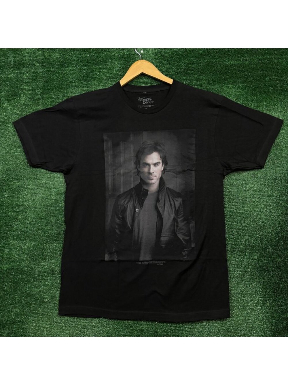 The Vampire Diaries Damon Salvatore Portrait T-Shirt Size Large